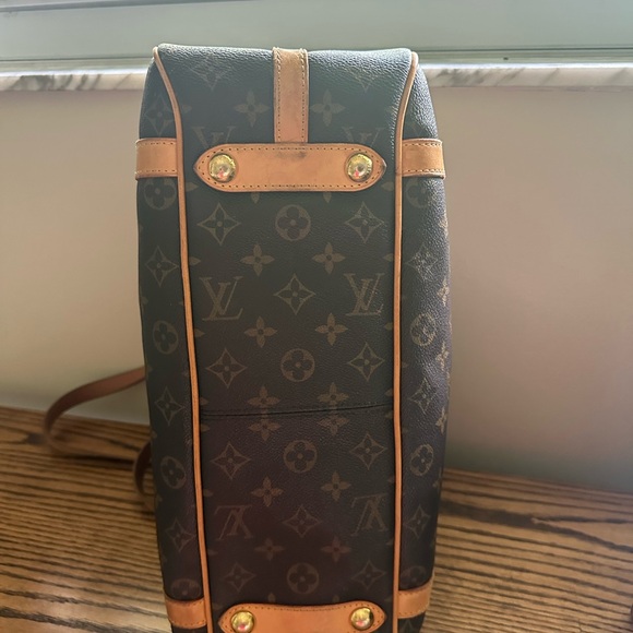 Authentic Louis Vuitton Beautiful 2009 Monogram Stressa MM with all new piping. - Picture 9 of 17